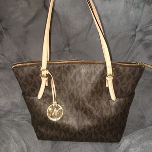 MICHAEL KORS PURSE!!!